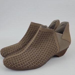 Abeo Boots Womens 9 M Nevis Laser Cut Ankle Bootie Brown Leather Low Heels